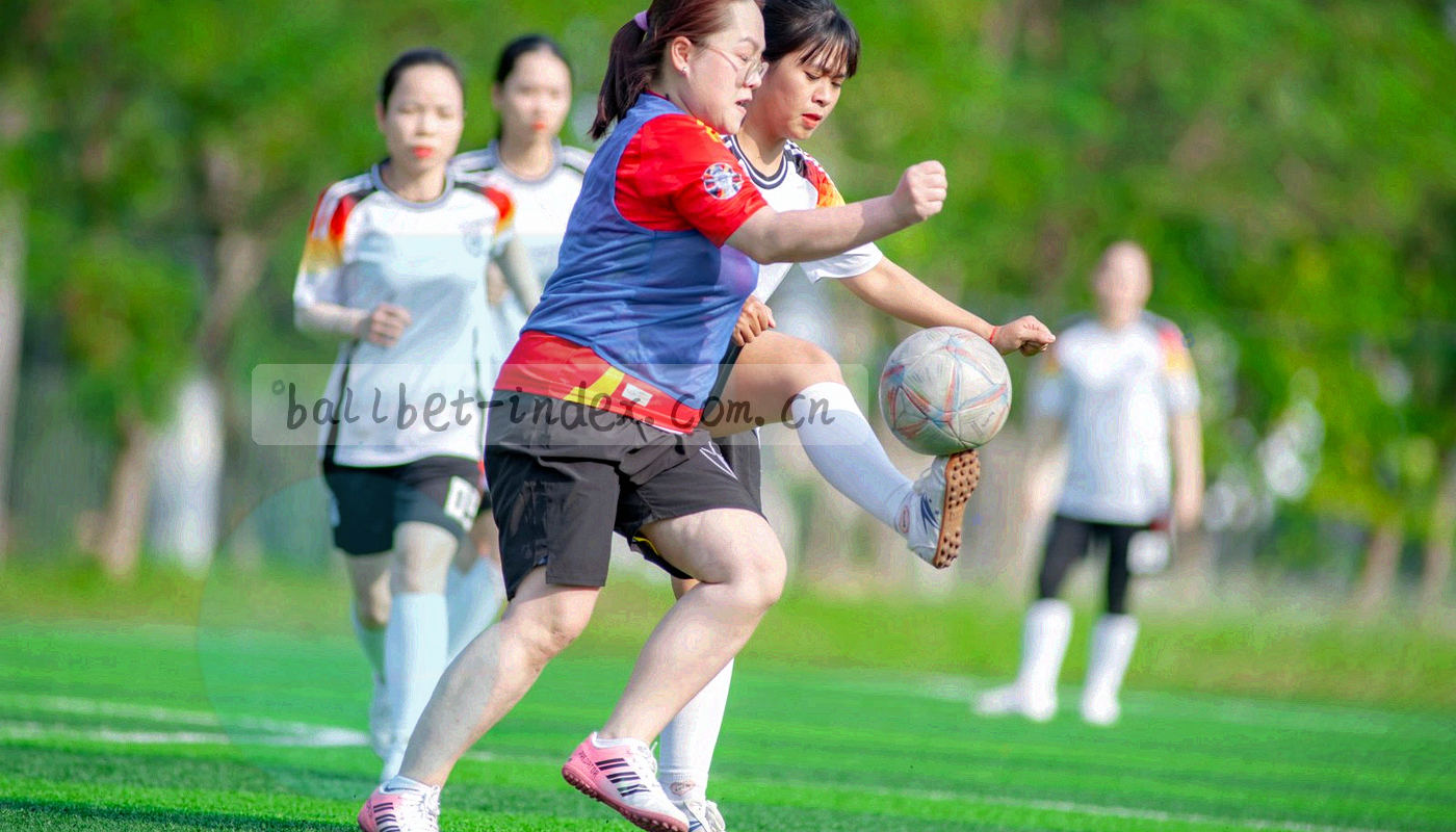 数据终端界面线稿，左侧为场次编号检索框，右侧为进失球分布与定位球轨迹分区